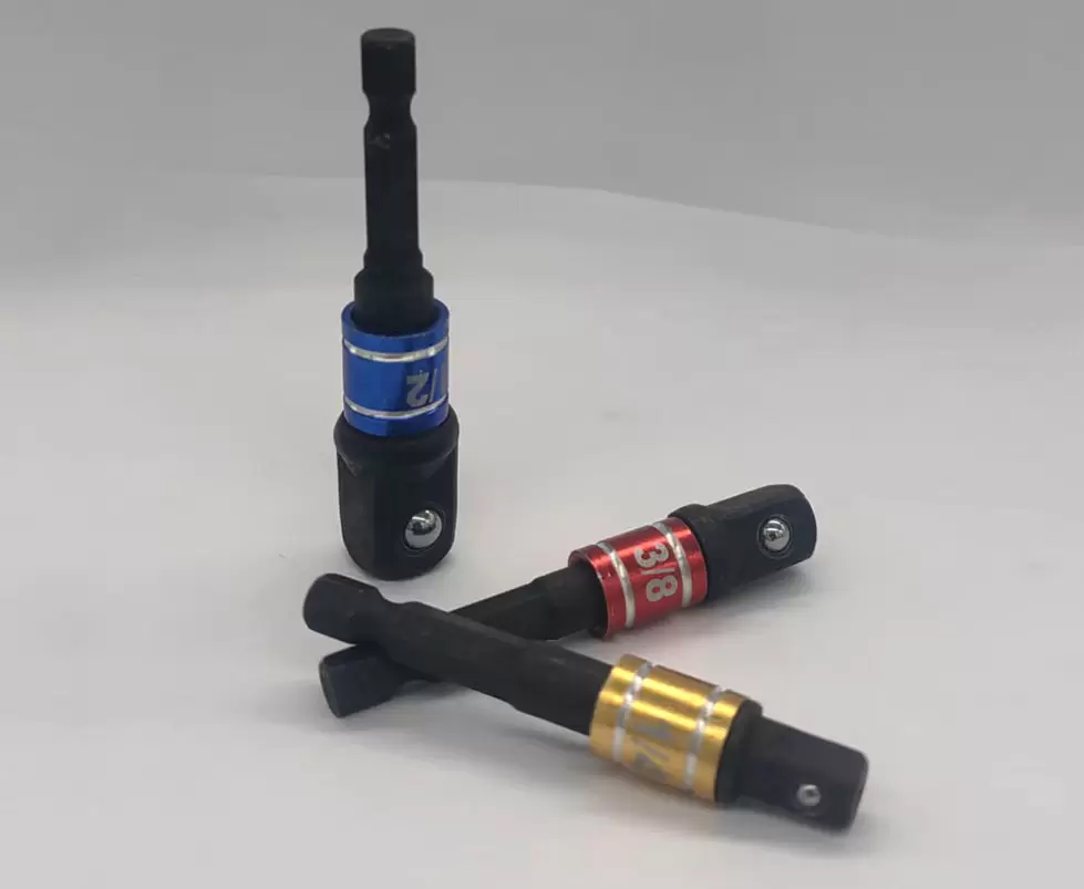 Conjunto de adaptadores para soquetes de impacto com encaixe hexagonal de 1/4”, 3/8” e 1/2” em várias cores.